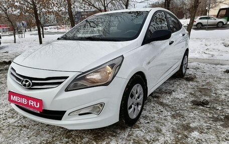 Hyundai Solaris II рестайлинг, 2015 год, 850 000 рублей, 1 фотография