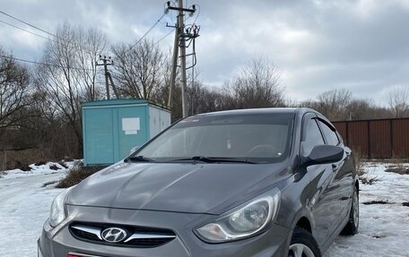 Hyundai Solaris II рестайлинг, 2013 год, 750 000 рублей, 1 фотография