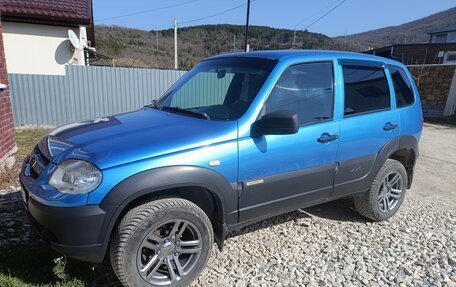 Chevrolet Niva I рестайлинг, 2017 год, 620 000 рублей, 2 фотография