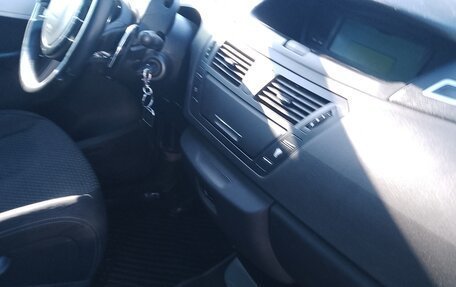 Citroen C4 Picasso II рестайлинг, 2012 год, 650 000 рублей, 13 фотография