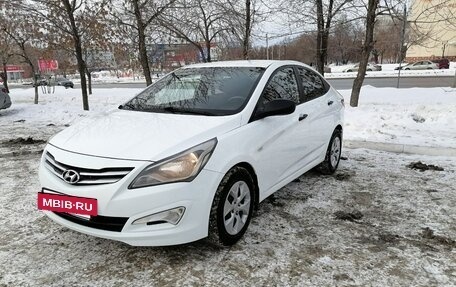 Hyundai Solaris II рестайлинг, 2015 год, 850 000 рублей, 2 фотография