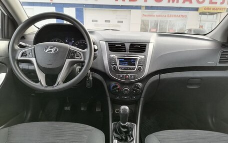 Hyundai Solaris II рестайлинг, 2015 год, 850 000 рублей, 5 фотография