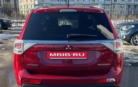 Mitsubishi Outlander III рестайлинг 3, 2014 год, 1 500 000 рублей, 12 фотография