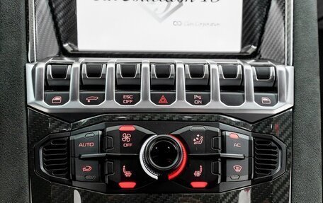 Lamborghini Aventador I рестайлинг, 2015 год, 29 990 000 рублей, 24 фотография