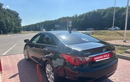 Hyundai Sonata VI, 2011 год, 1 100 000 рублей, 4 фотография