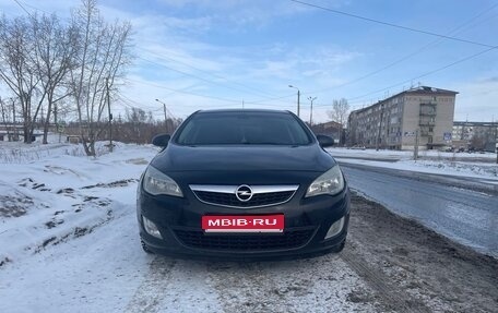 Opel Astra J, 2010 год, 660 000 рублей, 1 фотография