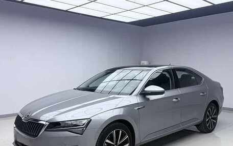 Skoda Superb III рестайлинг, 2023 год, 2 230 000 рублей, 1 фотография