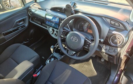 Toyota Vitz, 2018 год, 890 000 рублей, 9 фотография