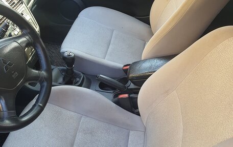 Mitsubishi Carisma I, 2001 год, 300 000 рублей, 3 фотография