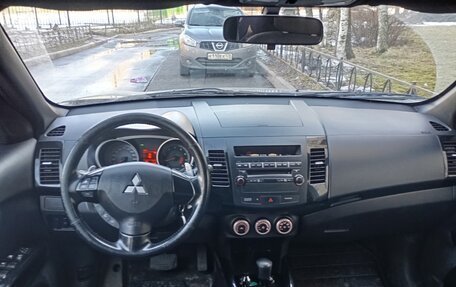 Mitsubishi Outlander III рестайлинг 3, 2007 год, 1 300 000 рублей, 2 фотография