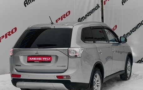 Mitsubishi Outlander III рестайлинг 3, 2014 год, 1 550 000 рублей, 4 фотография