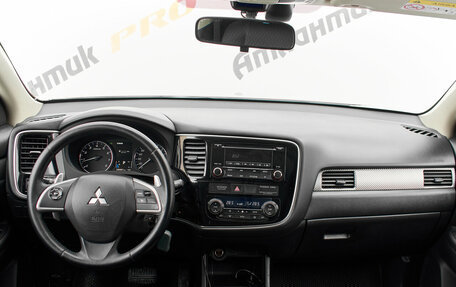 Mitsubishi Outlander III рестайлинг 3, 2014 год, 1 550 000 рублей, 11 фотография