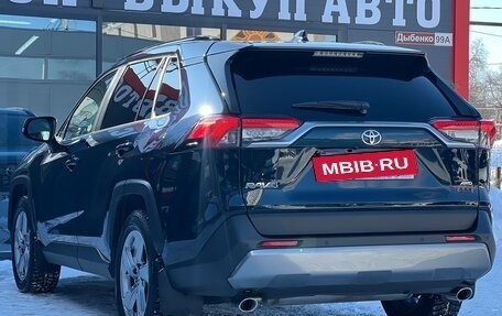 Toyota RAV4, 2019 год, 3 350 000 рублей, 8 фотография