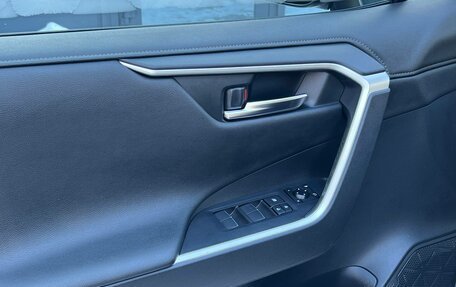 Toyota RAV4, 2019 год, 3 350 000 рублей, 24 фотография