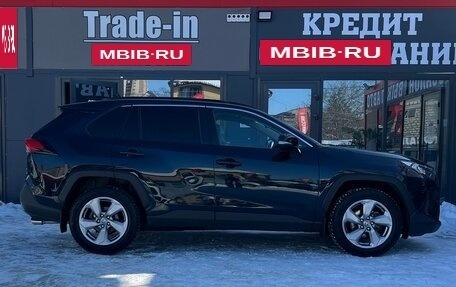 Toyota RAV4, 2019 год, 3 350 000 рублей, 13 фотография
