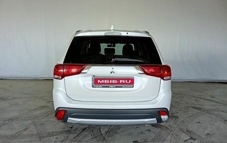 Mitsubishi Outlander III рестайлинг 3, 2017 год, 1 945 000 рублей, 5 фотография