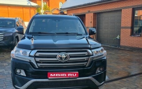 Toyota Land Cruiser 200, 2017 год, 7 200 000 рублей, 1 фотография