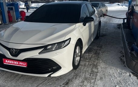 Toyota Camry, 2019 год, 1 930 000 рублей, 1 фотография