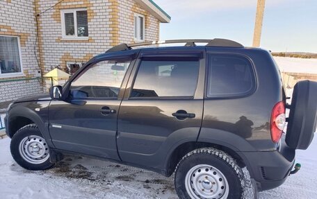 Chevrolet Niva I рестайлинг, 2014 год, 550 000 рублей, 3 фотография