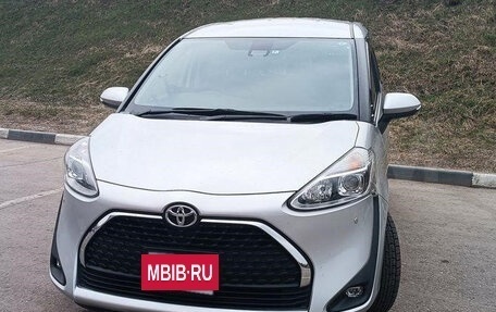 Toyota Sienta II, 2018 год, 1 490 000 рублей, 2 фотография