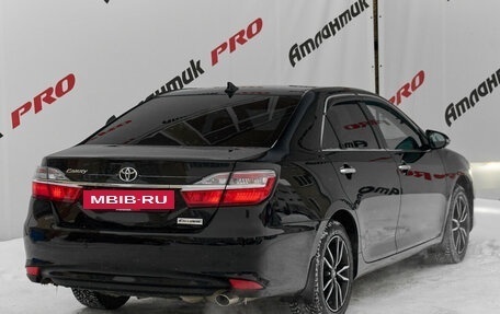 Toyota Camry, 2017 год, 2 180 000 рублей, 4 фотография