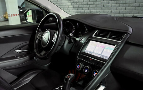 Jaguar E-Pace, 2018 год, 2 700 000 рублей, 17 фотография