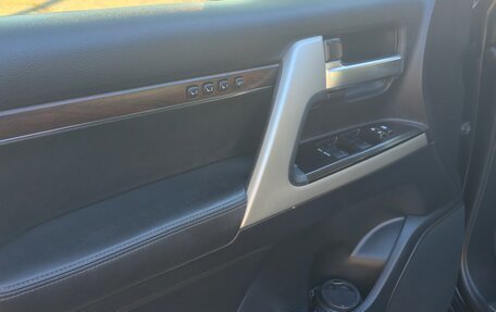 Toyota Land Cruiser 200, 2016 год, 6 200 000 рублей, 8 фотография