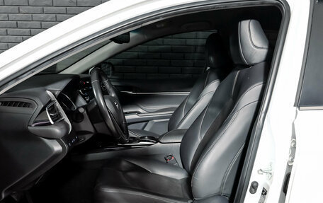 Toyota Camry, 2018 год, 2 860 000 рублей, 10 фотография