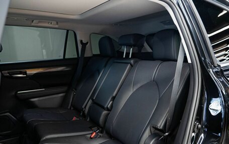 Toyota Highlander, 2025 год, 5 690 000 рублей, 26 фотография