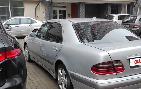 Mercedes-Benz E-Класс, 2001 год, 659 000 рублей, 1 фотография