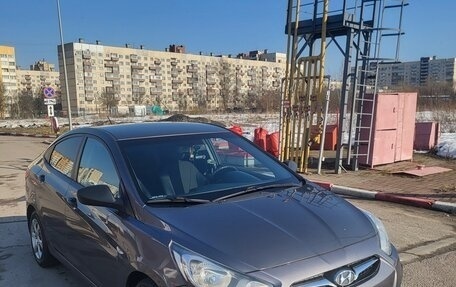 Hyundai Solaris II рестайлинг, 2013 год, 700 000 рублей, 1 фотография