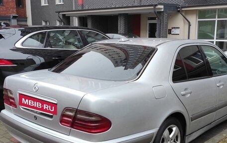 Mercedes-Benz E-Класс, 2001 год, 659 000 рублей, 3 фотография