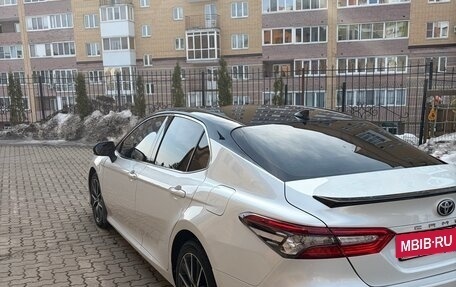 Toyota Camry, 2021 год, 3 185 000 рублей, 6 фотография