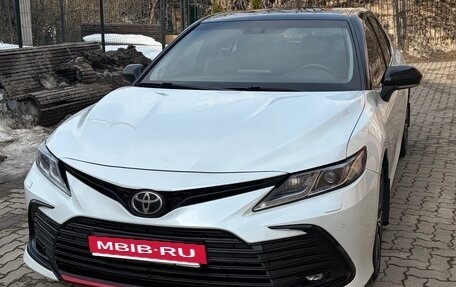 Toyota Camry, 2021 год, 3 185 000 рублей, 4 фотография