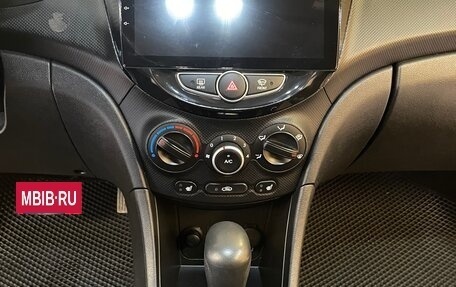 Hyundai Solaris II рестайлинг, 2014 год, 950 000 рублей, 23 фотография