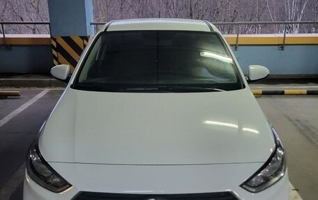 Hyundai Solaris II рестайлинг, 2017 год, 1 100 000 рублей, 1 фотография