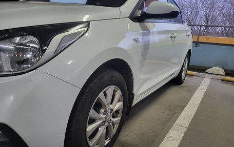 Hyundai Solaris II рестайлинг, 2017 год, 1 100 000 рублей, 3 фотография