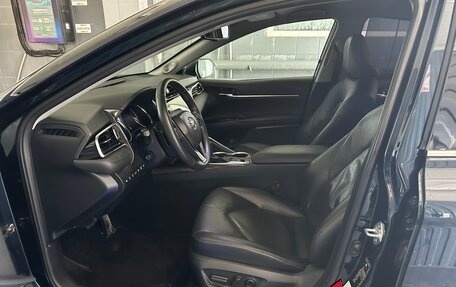 Toyota Camry, 2018 год, 3 350 000 рублей, 7 фотография