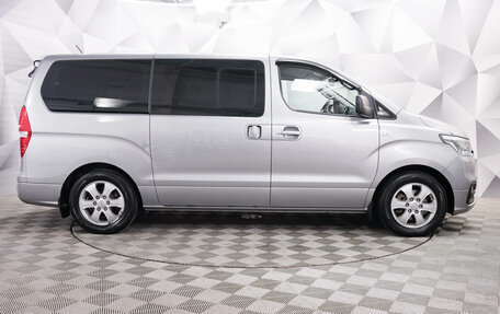 Hyundai Grand Starex Grand Starex I рестайлинг 2, 2018 год, 3 250 000 рублей, 4 фотография