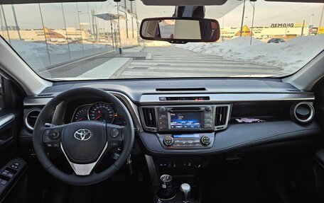 Toyota RAV4, 2015 год, 1 800 000 рублей, 8 фотография