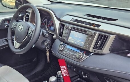 Toyota RAV4, 2015 год, 1 800 000 рублей, 10 фотография