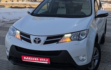 Toyota RAV4, 2015 год, 1 800 000 рублей, 11 фотография