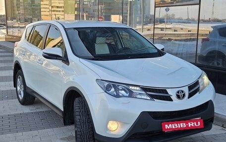 Toyota RAV4, 2015 год, 1 800 000 рублей, 12 фотография