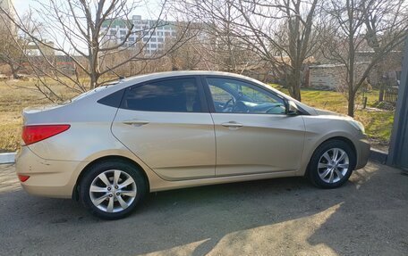 Hyundai Solaris II рестайлинг, 2012 год, 870 000 рублей, 4 фотография