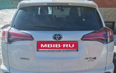 Toyota RAV4, 2018 год, 2 600 000 рублей, 2 фотография