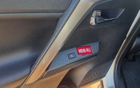 Toyota RAV4, 2018 год, 2 600 000 рублей, 5 фотография