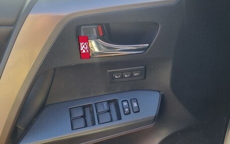 Toyota RAV4, 2018 год, 2 600 000 рублей, 10 фотография