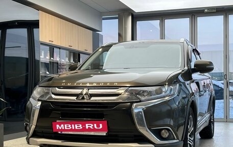 Mitsubishi Outlander III рестайлинг 3, 2018 год, 1 689 000 рублей, 3 фотография