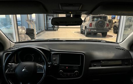 Mitsubishi Outlander III рестайлинг 3, 2018 год, 1 689 000 рублей, 21 фотография