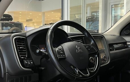 Mitsubishi Outlander III рестайлинг 3, 2018 год, 1 689 000 рублей, 16 фотография